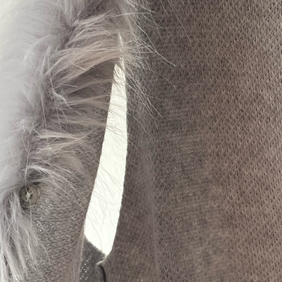 Women’s DOLCE CABO Knitted Long Vest With Faux Fur Collar NWT - Picture 5 of 15